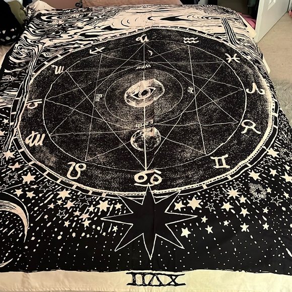 Other - Black/ivory colored Horoscope wall tapestry